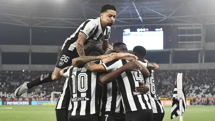 Internacional e Botafogo duelam pela 37ª rodada.