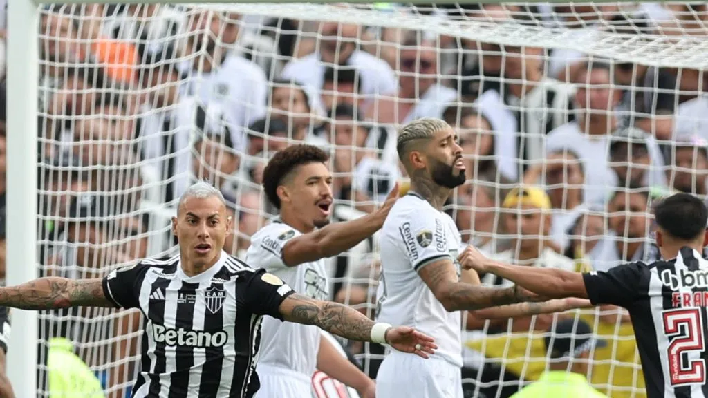 Foto: IMAGO /&nbsp;Pressinphoto – Eduardo V. marcou gol de honra do Atlético-MG na final contra o Botafogo.