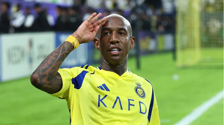 Anderson Talisca, atacante do Al-Nassr, comemorando gol