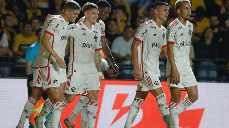Varela jogador do Flamengo comemora seu gol durante partida contra o Criciúma no 
 Heriberto Hulse pelo Campeonato Brasileiro A 2024. Foto: Leonardo Hubbe/AGIF