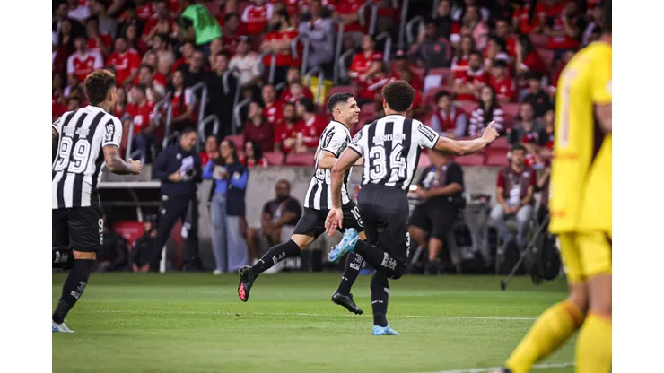 Savarino faz gol “de título” e web vai a loucura com atuação no Botafogo