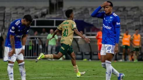 Estevão comemora gol feito no Cruzeiro - Foto: Ettore Chiereguine/AGIF