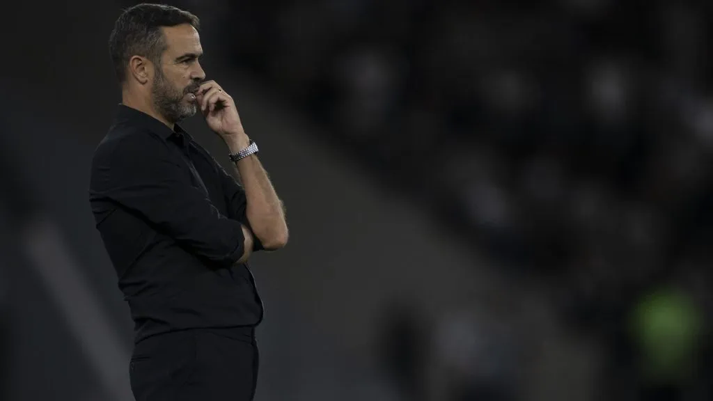 Artur Jorge abriu o jogo sobre expectativa do título – Foto: Jorge Rodrigues/AGIF