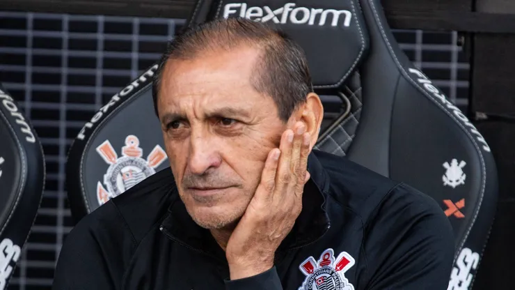 - Ramón Díaz, treinador do Corinthians