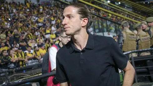 Filipe Luís no comando do Flamengo. Foto: Leonardo Hubbe/AGIF