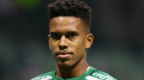 Estêvão em ação pelo Palmeiras.