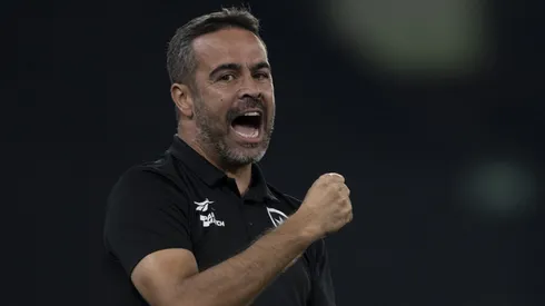 Artur Jorge em comemoração com equipe do Botafogo