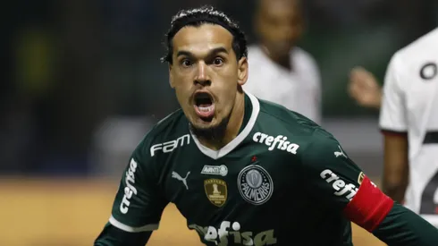 Gustavo Gómez, lesionado, desfalca Palmeiras contra Botafogo-SP - Foto: Ricardo Moreira/Getty Images.