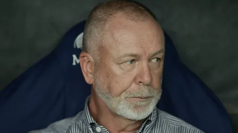 Mano Menezes, acompanha equipe em jogo do Brasileirão - Foto: Thiago Ribeiro/AGIF