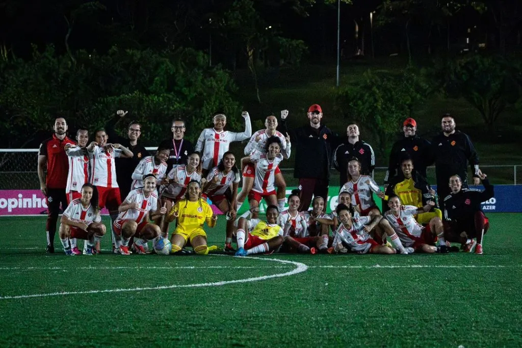 Gurias Coloradas comemora classificação com goleada de 7 a 0 sobre o Vila Nova pela Copinha Feminina.       Foto: Lara Vantzen/Internacional