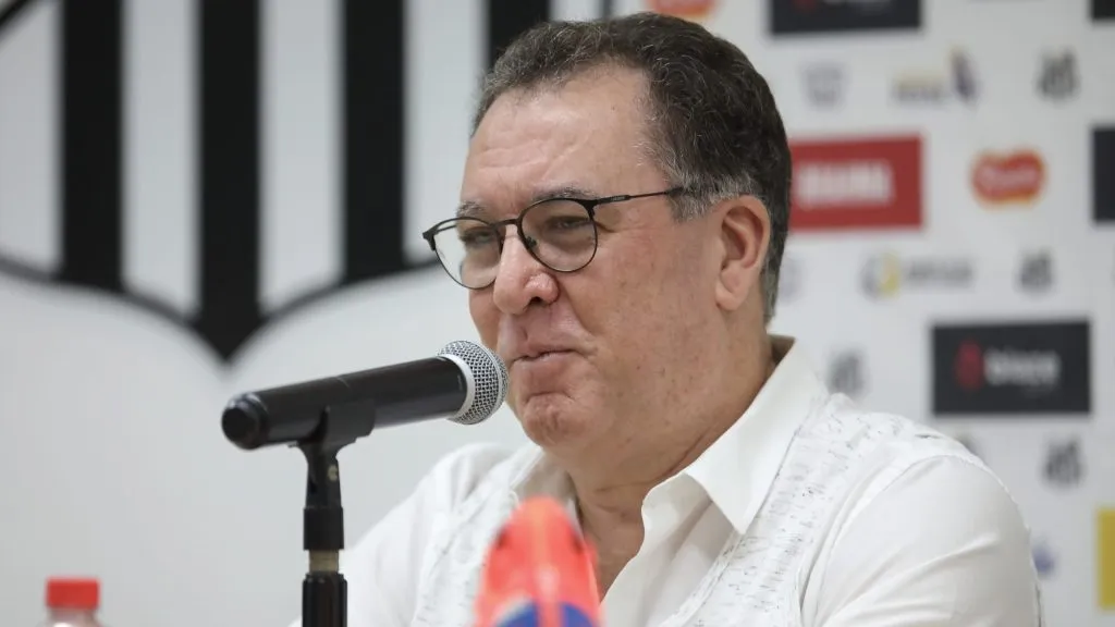 Presidente já definiu o técnico do Santos em 2025 –  Foto: Reinaldo Campos/AGIF
