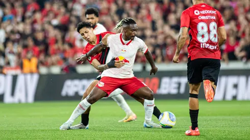 Briga contra o rebaixamento. Foto: Luis Garcia/AGIF