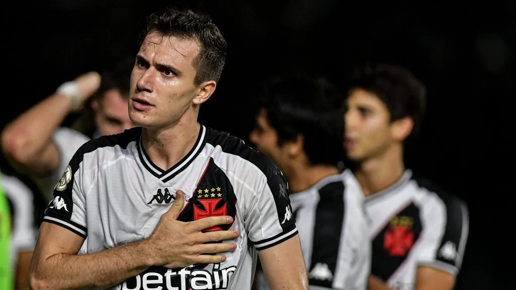 Lucas Piton comemora gol pelo Vasco. Foto: Thiago Ribeiro/AGIF