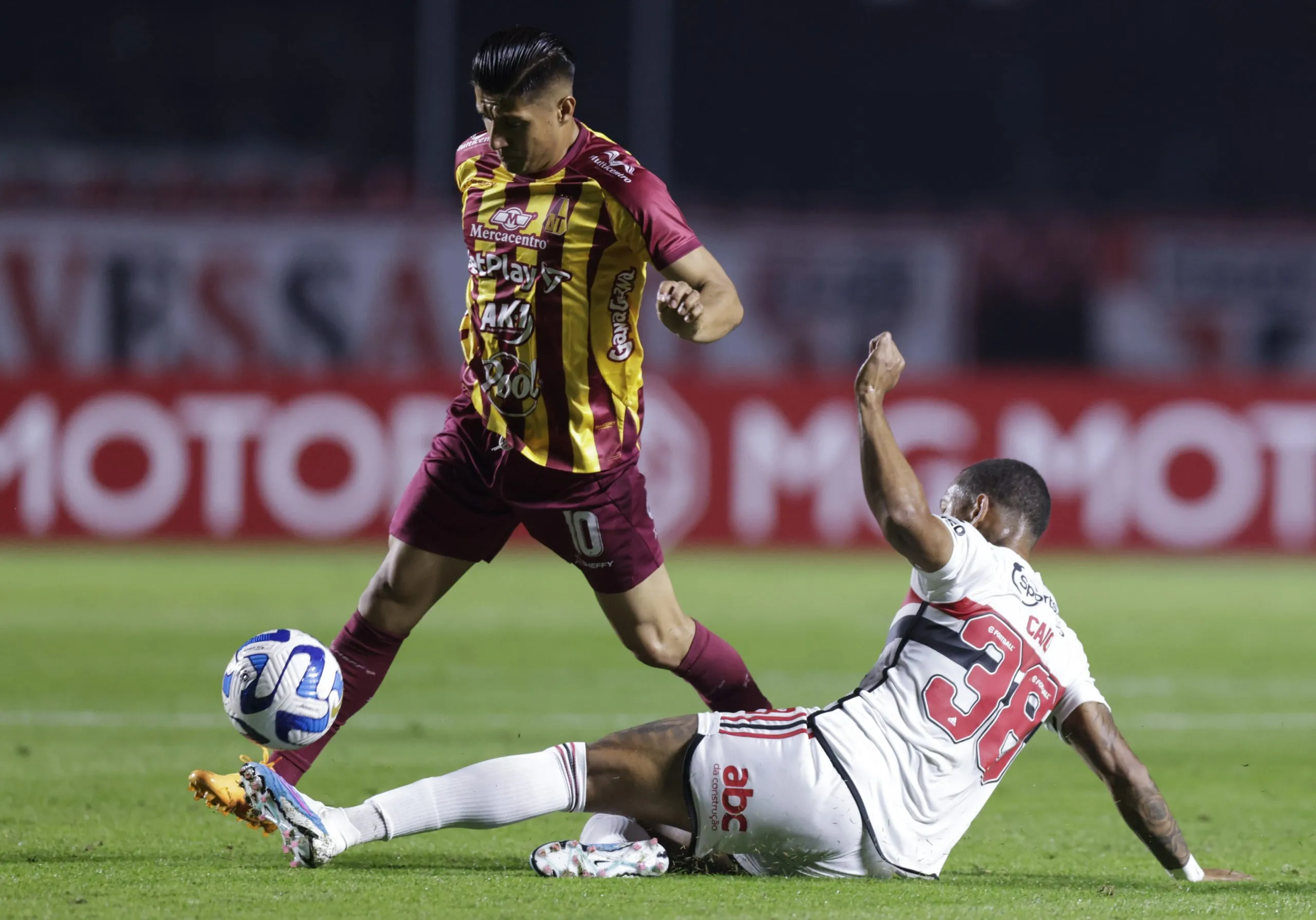 Caio Paulista em ação pelo São Paulo. Foto: Alexandre Schneider/Getty Images)