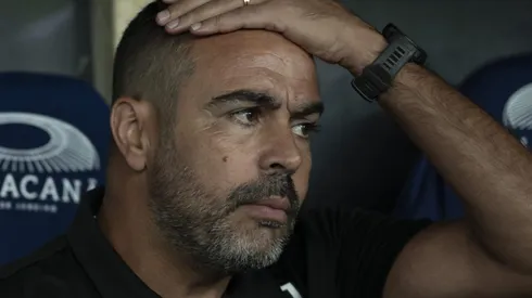 Artur Jorge comandando o Botafogo - John Textor desmente rumores e revela ter contrato com Artur Jorge