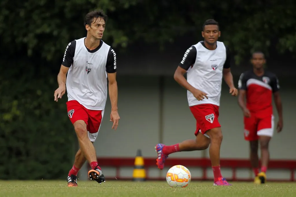 Reinaldo e Rodrigo Caio treinando no SPFC em 2014. Foto: Daniel Vorley/AGIF