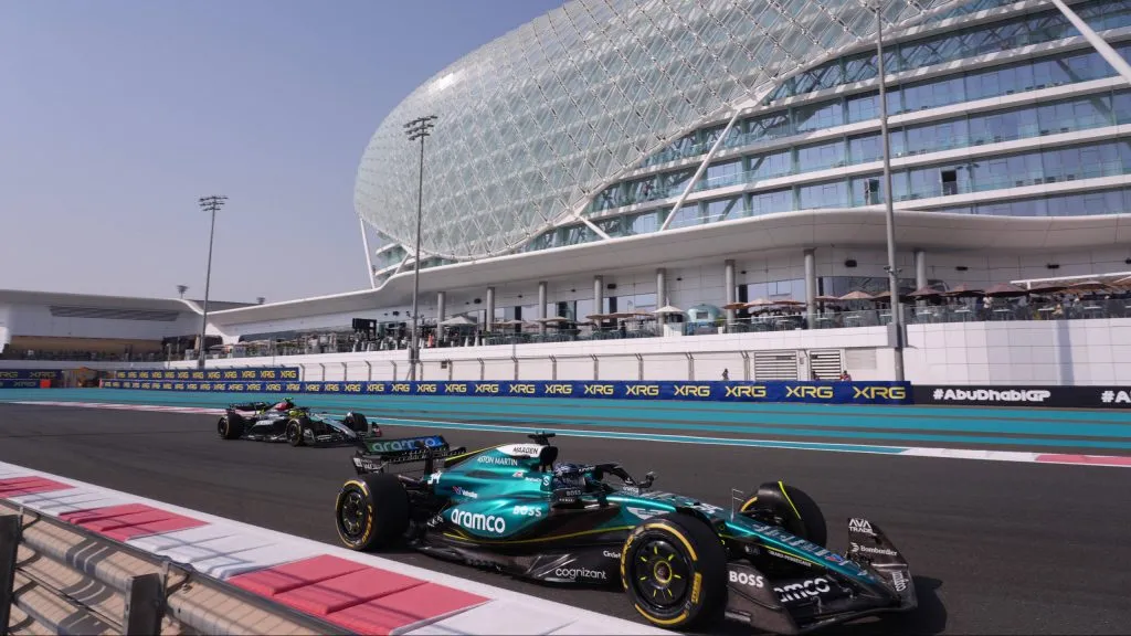 Drugovich no assento do AMR24 em Abu Dhabi