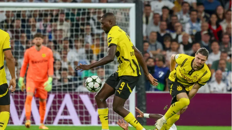 Serhou Guirassy com o domínio da bola em partida entre Real Madrid e Borussia Dortmund pela UEFA Champions League. Foto: Eibner-Pressefoto / Alamy Stock Photo