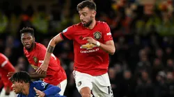 Bruno Fernandes articula jogada em partida do Manchester United diante do Chelsea pela Premier League. Foto: MatchDay Images Limited / Alamy Stock Photo