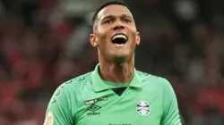 Adriel está emprestado pelo Grêmio.