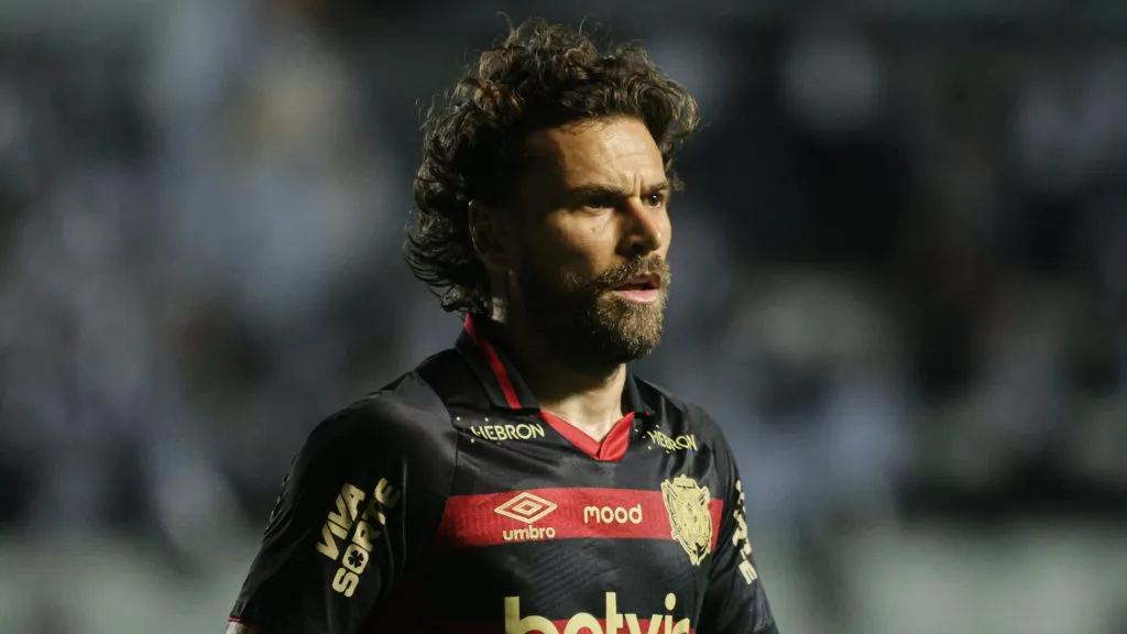 Meio-campista Lucas Lima atuou emprestado pelo Santos - Foto: João Vitor Rezende Borba/AGIF