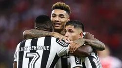 Savarino (à direita) é desejado pela Atalanta para 2025 e pode fazer investida na janela
