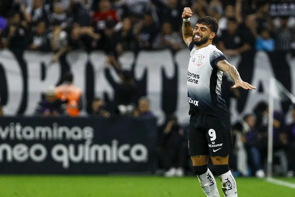 Yuri Alberto comemora gol contra o Bahia. Foto: Marco Miatelo/AGIF