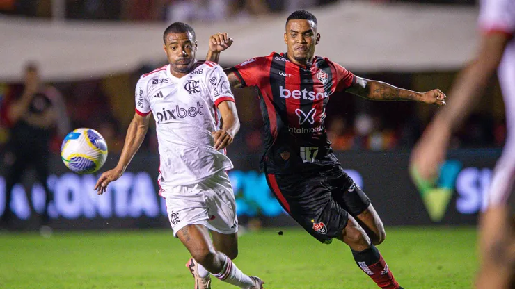 De La Cruz em ação na última partida contra o Vitória. Foto: Jhony Pinho/AGIF