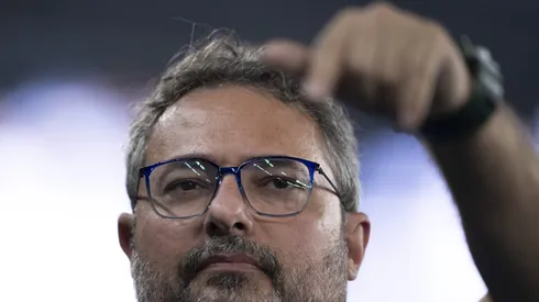 Mattos, CEO do Clube Mineiro, decide não contratar jogador colombiano.