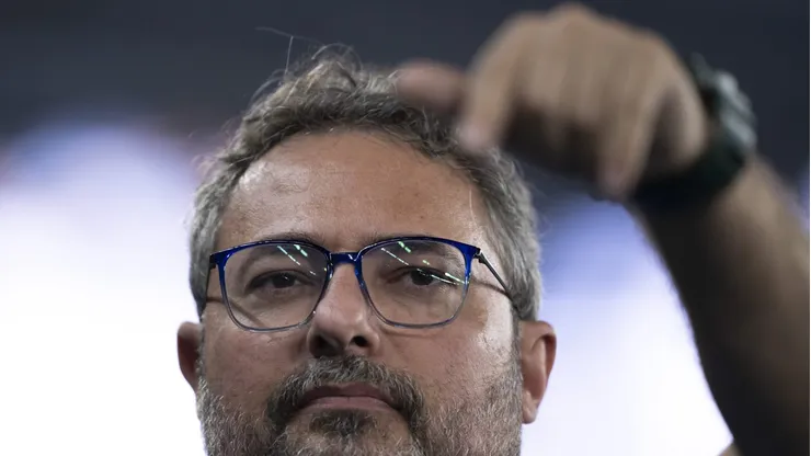 Mattos, CEO do Clube Mineiro, decide não contratar jogador colombiano.