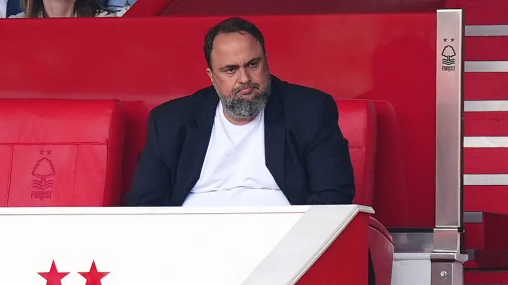 Evangelos Marinakis sério. Foto: Mike Egerton/IMAGO/PA Images