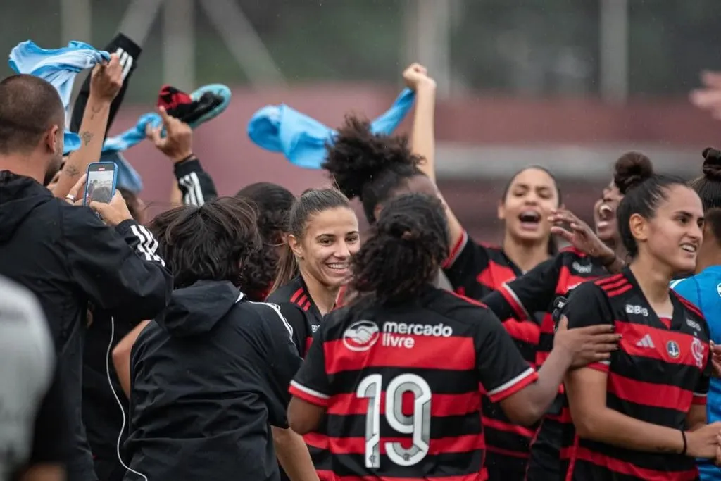 Meninas da Gáveas, comemoram classificação nas quartas de final após vitória sobre o Palmeiras por 2 a 0, na Copinha Feminina. Foto: Paula Reis/CRF e Ronaldo Barreto/Ag. Paulistão