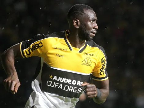 Bolasie responde provocação da torcida do Vasco com atitude