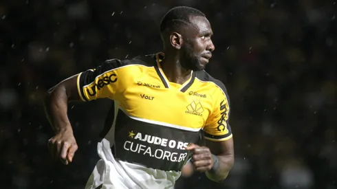 Bolasie fez gols contra o Vasco quando estava pelo Criciúma - Foto: Lucas Gabriel Cardoso/AGIF.