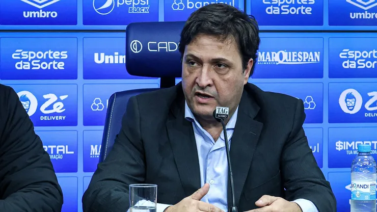 Alberto Guerra durante coletiva no CT Luiz Carvalho.
