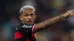 Wesley se destacou no time de Filipe Luís.