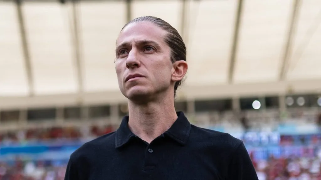 Foto: IMAGO / ZUMA Press Wire – Filipe Luís, técnico do Fla, pode perder defensor para o futebol europeu.