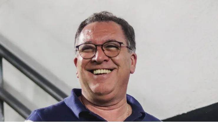 Marcelo Teixeira, presidente do Peixe, durante jogo na Vila Belmiro.
