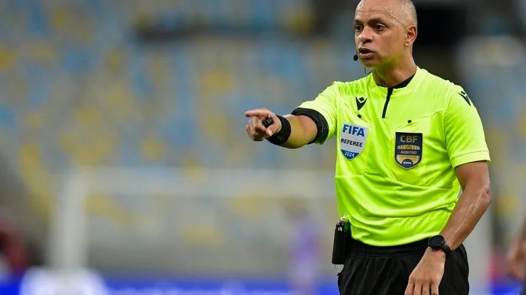 Árbitro Wilton Pereira Sampaio.  Foto: Thiago Ribeiro/AGIF