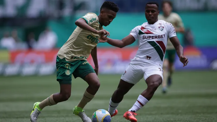 Estêvão jogador do Palmeiras disputa lance com Arias jogador do Fluminense durante partida pelo Campeonato Brasileiro A 2024. Foto: Ettore Chiereguini/AGIF