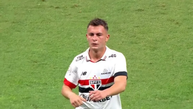 Santiago Longo não conseguiu se firmar até agora no SPFC. Foto: Reprodução/Premiere