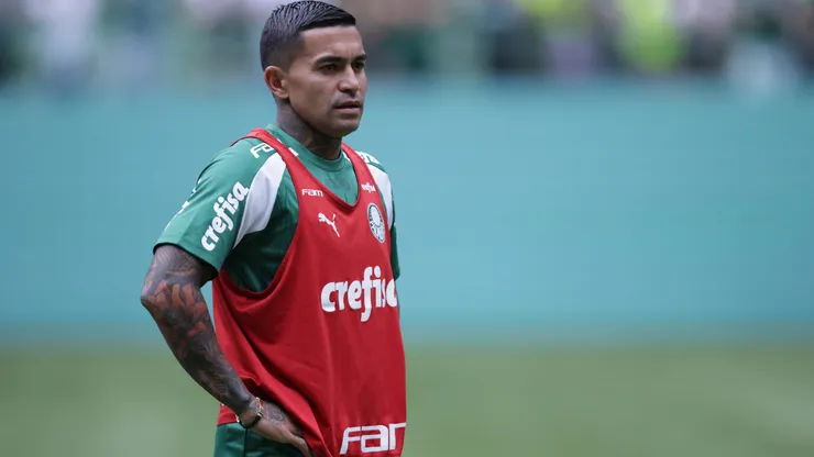 Dudu jogador do Palmeiras durante aquecimento antes da partida contra o Fluminense no estadio Arena Allianz Parque pelo campeonato Brasileiro A 2024. Foto: Ettore Chiereguini/AGIF