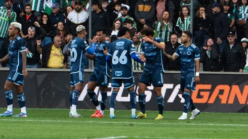 Tevis comemorando seu gol pela Raposa. Foto: Cruzeiro