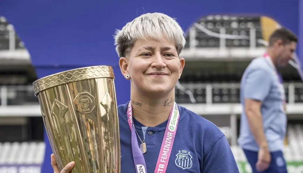 Yami Rodríguez, comemora título das Sereias da Vila na Copa Paulista Feminina 2024 em goleada sobre o Bragantino. Foto: Bruno Vaz/ SantosFC