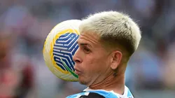 - Soteldo com a camisa do Grêmio