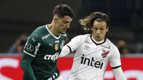 Joaquín Piquerez ao lado de Agustín Canobbio