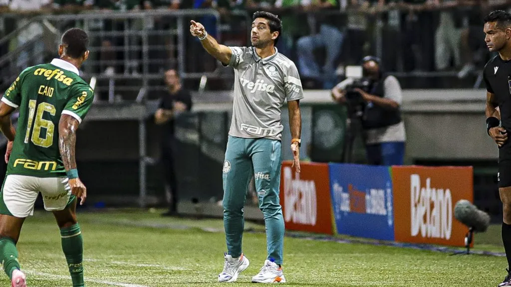 Abel Ferreira durante partida pelo Palmeiras. Foto: Riquelve Nata