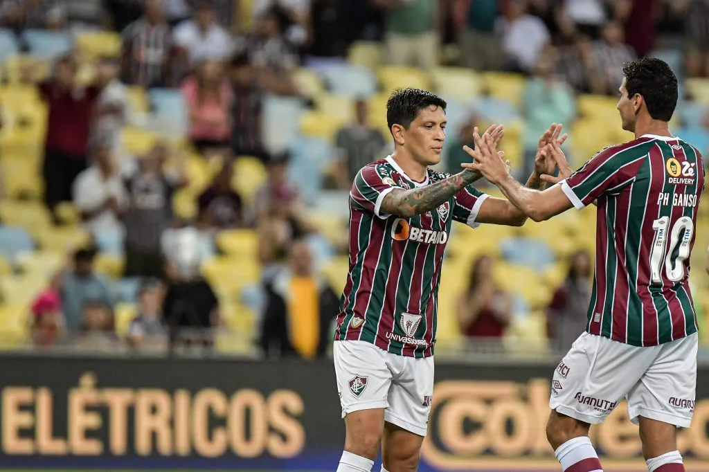 Foto: Thiago Ribeiro/AGIF – Cano e Ganso em campo pelo Fluminense