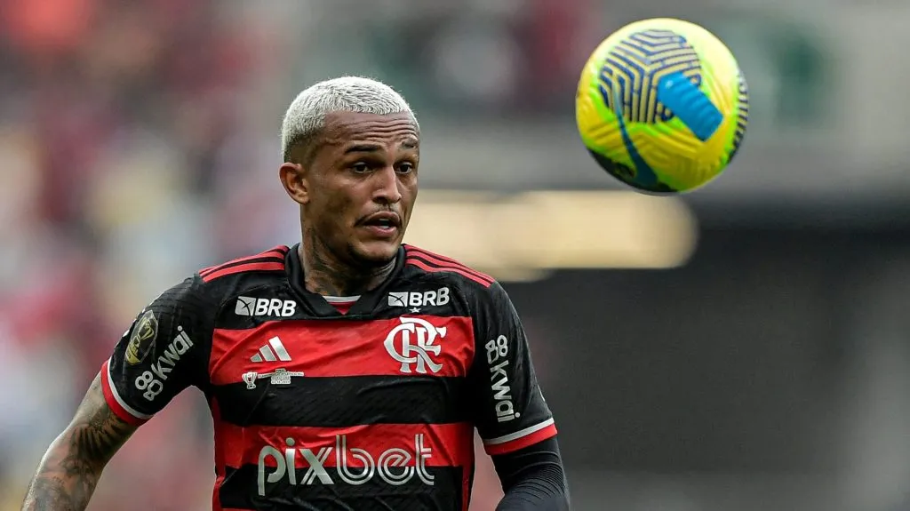 Wesley evoluiu muito com Filipe Luís - Foto: Thiago Ribeiro/AGIF.