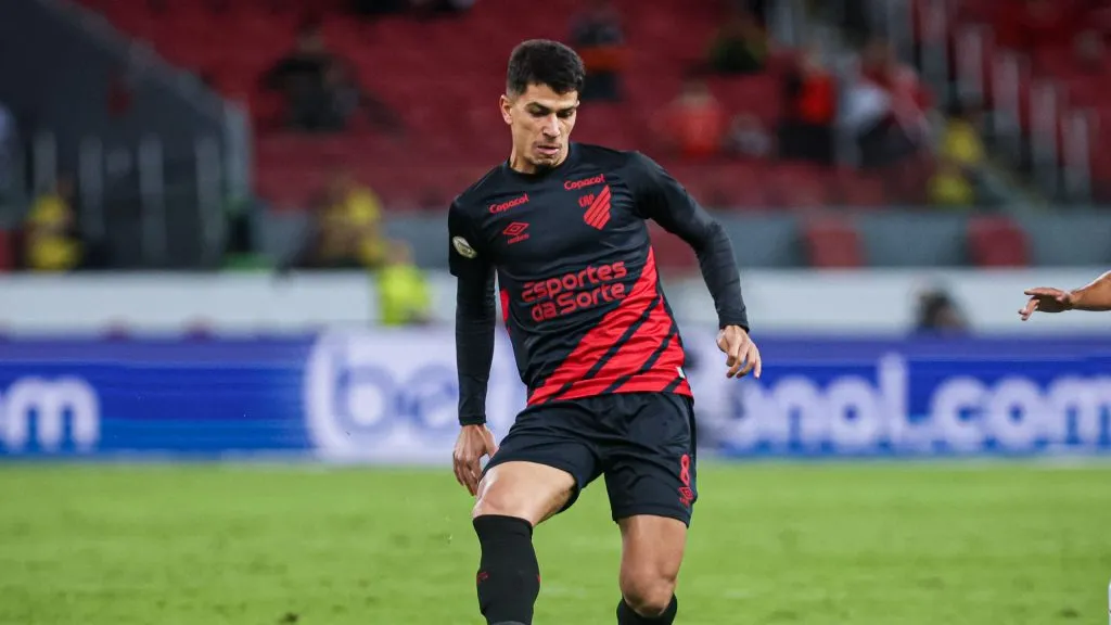 Vitor Bueno em sua passagem pelo Athletico-PR. Foto: Maxi Franzoi/AGIF